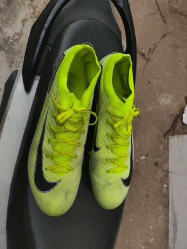 Nike mercurial លេងបាន 2 ដង ប្រលាក់បន្តិច 20$