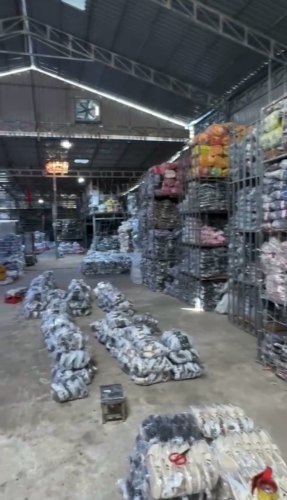 ជ្រើសរើស បុគ្គលិកផ្នែកលក់ ស្បែកជើងនឹងកាបូប ចេះចិន.