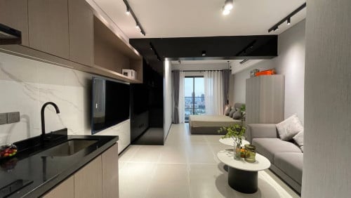 Spacious Modern Studio