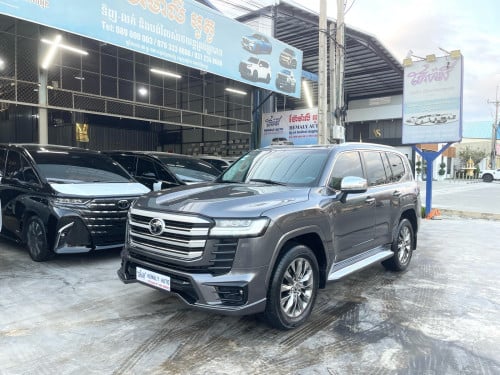 Toyota Land Cruiser LC 300 VX-R Full Options 2022 • Options ( Auto doors ទ្វាបុឺត 4 ទ្វា )