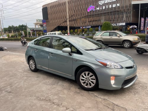 TOYOTA PRIUS