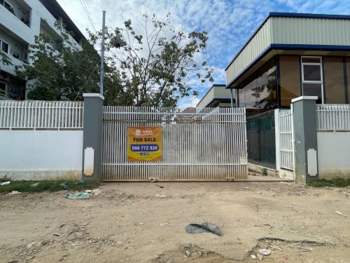 Warehouse and Villa for Sale Near Ratana Plaza Shopping Mall