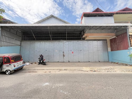 ឃ្លាំងសម្រាប់ជួលភូមិទ្រា ស្ទឹងមានជ័យ