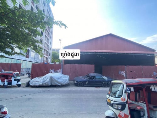 ឃ្លាំងសម្រាប់ជួល : ចុះពីផ្លូវម៉ុងឬទ្ធី ១០០ម សង្កាត់ភ្នំពេញថ្មី,ខណ្ឌសែនសុខ, ភ្នំពេញ