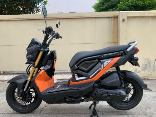 ម៉ូតូលក់​