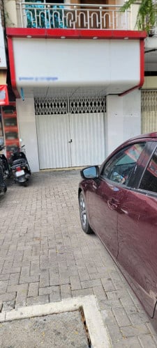 ផ្ទះអាជីវកម្មស្អាតស្រាប់ជួលលើផ្លូវធំកម្ពុជាក្រោម