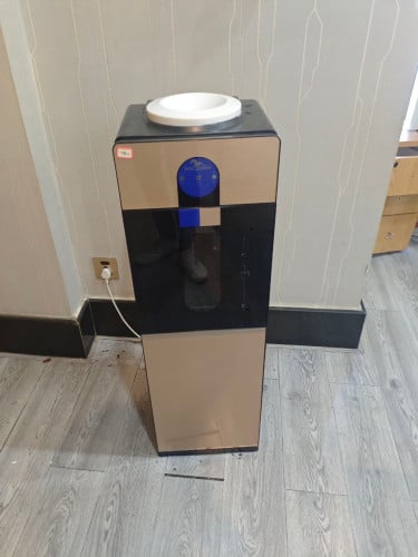 ម៉ាសុីនទឹកក្ដៅទឹកត្រជាក់