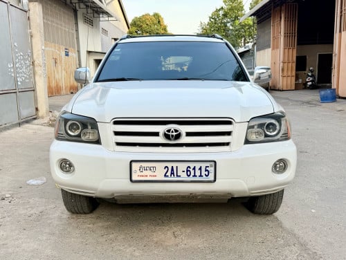 ឡានលក់ឆ្នាំ05 ម៉ាស៊ីន4 ប៉ុង1 ក្នុងលឿង បើកដំបូល កៅអី3ជួល កៅអីចុច full option ពេញ ពណ៌ស