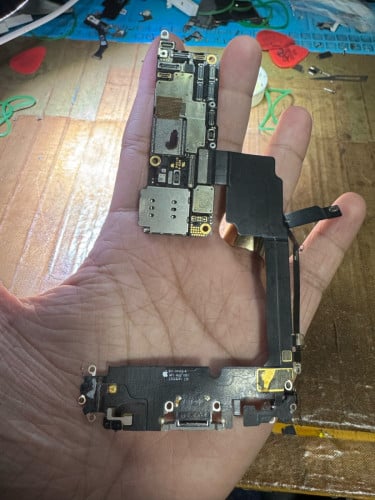 លក់ម៉ាសុីន15bro max ជួលជុល អត់ដើរwi.Fi សេវ៉ាមានធម្មាតា+ជើងសាក 150$