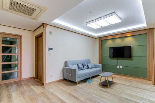 𝐅𝐨𝐫 𝐑𝐞𝐧𝐭: 2-Bedroom Apartment – De Castle Royal BKK1