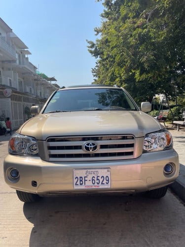 ឡានលក់ 2004 v4 កៅអី3ជូ៛