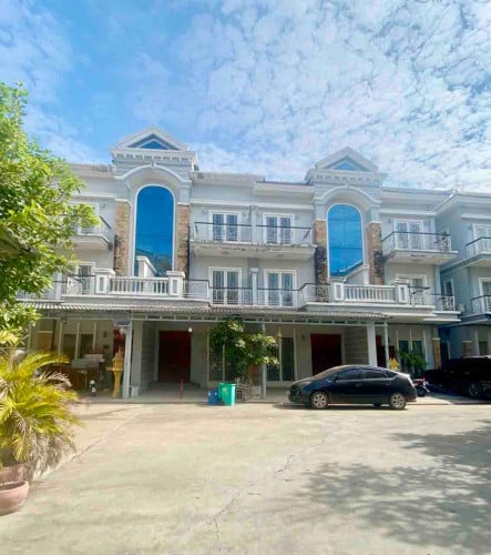 វីឡាកូនកាត់សំរាប់លក់នៅបុរីវិមានភ្នំពេញ ស្ថិតនៅគម្រោង4