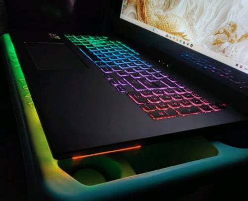 លក់ធូរថ្លៃ99.5%ដូចថ្មីRog G17ឃីភ្លើងRGBដើរលឿនDDR5 ASUS Rog Strix G17 G713RC