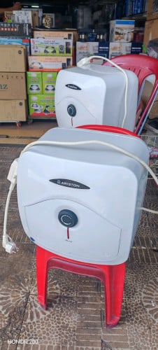 ទឹកក្ដៅងូត ARISTON 15 L