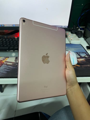 លក់iPad pro 9.7 sim/wifi  125$Telegram 0766666303