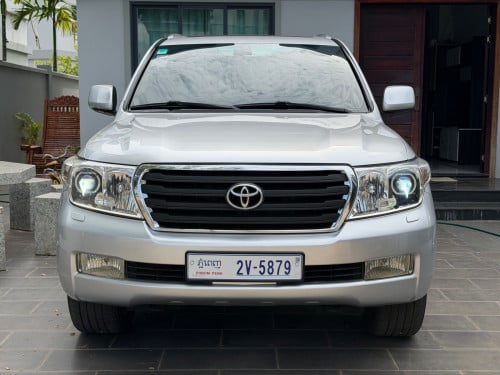 លក់តំលៃពិសេស LandCriuser 2011 Full V8 ម៉ាស៊ូត ឡានមូល100%