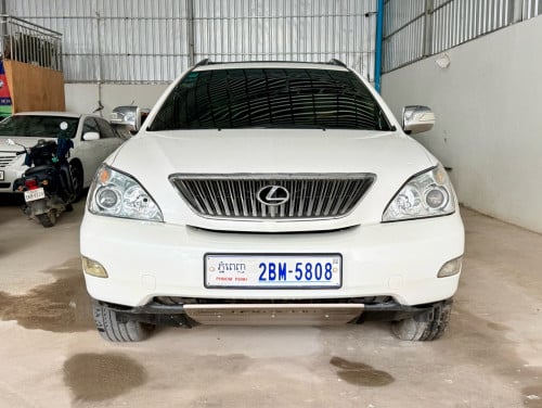 ឡានលក់ Lexus RX330 ឆ្នាំ04 ពាក់កណ្ដាល full option ប៉ុង1 ក្នុងលឿង ពណ៌ស