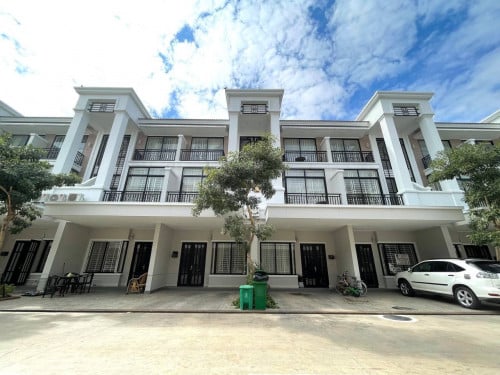 វីឡាកូនកាត់សម្រាប់លក់ | Link house LA For Sale