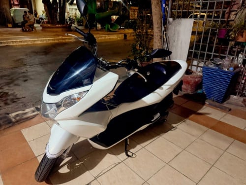 លក់ប្រញាប់ PCX 150 cc ជប៉ុន មានកាត មាសុីនថ្មីស្អាត អត់ដែររើ