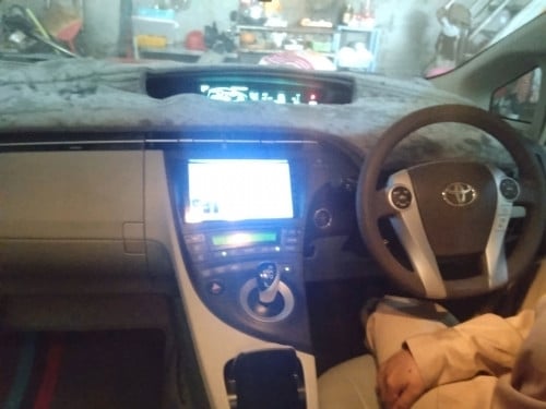 ឡានលក់PRIUS011 option 3សាង17500$