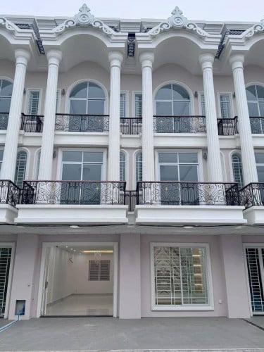 វីឡាកូនកាត់Tiara Link 2ផ្ទះទំលុះចូលគ្នាសម្រាប់ជួល