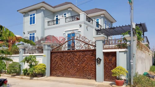 🏡6 Bedrooms villa available for rent in Phnom Penh Thmey area. (Sensok)
