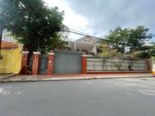 វីឡាសម្រាប់ជួល នៅទន្លេបាសាក់ | Villa for Rent in tonle Basac