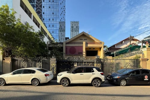 17x36 | Commercial Shop for RENT on Big Road in BKK1