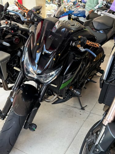 2014 Z800 ក្រដាស់ពន្ធ​ពេញ​ឆ្នាំ​