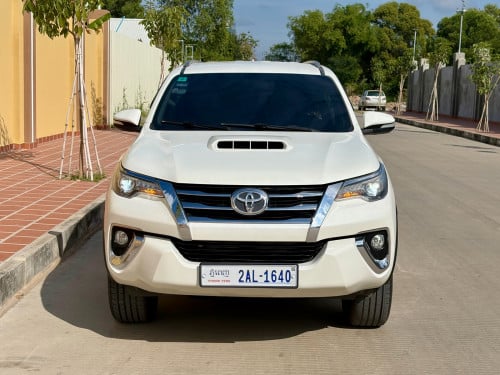 2016 Toyota Fortuner ម៉ាស៊ូតហ្ស៊ីនម្ចាស់ដើម