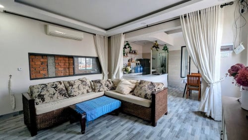 4 bedroom apartment for rent in Central Toul Tom pong area