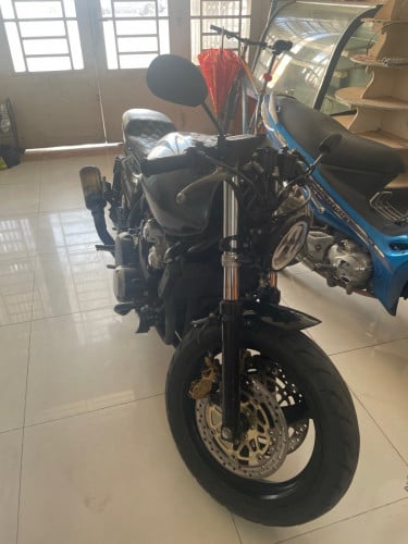 CB400 2013 មានពន្វ