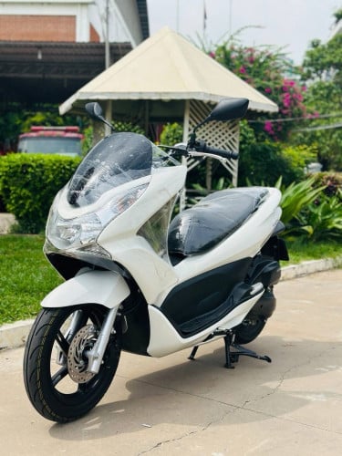 Honda PCX 013 ជប៉ុនសុទ្ធ125cc ម៉ាស៊ីនតាន់ហាប់នែនស្ងាត់ជិះស្រួលមិនលាន់មិនហុយមានពន្ធកាតគ្រឺ