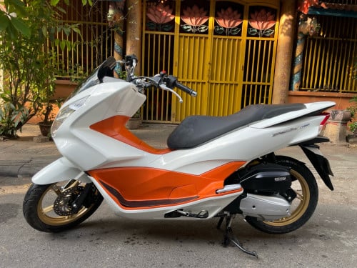 Honda Pcx150cc 2017ស្មាតឃីNew98%មានពន្ធកាតគ្រីស្លាកលេខ