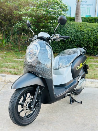 Honda Scoopy i014 ម៉ាសុីនតាន់ហាប់នែនស្ងាត់ជិះស្រួលស្ទុះមិនលាន់មិនហុយមានពន្ធកាតគ្រឺហ្សីន