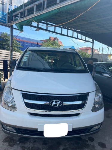 HYUNDAI H1 2013 For Rent /出租