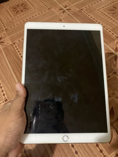 ipad 10.5 zin all ថ្មកាន់