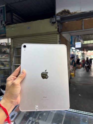 iPad Pro11 2018 sim WiFi ស្ទើរតួរតិច