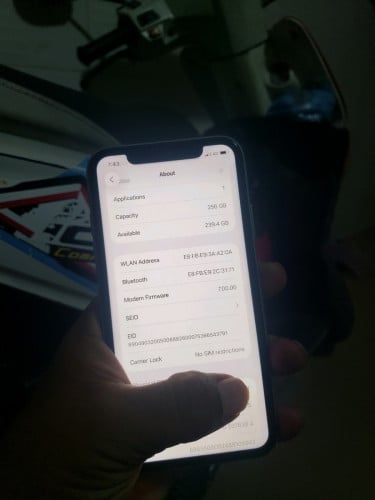 iphone 11./CH/ 256G / sim1+Esim./.LED zin/no/scan