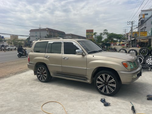 Lexus 470 ឆ្នាំ2000​ សាំងហ្គាស់ហេីយ​ ធានាឡានមូល​ អត់បុកតំលៃ​ 12000$​ ឡាននៅកំបូល​