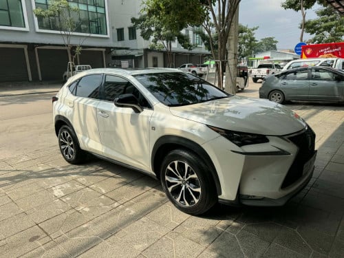 Lexus NX 200t  F-spot (full option)