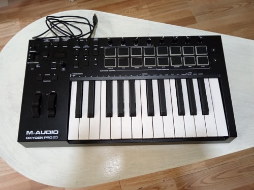 M-Audio Oxygen Pro 25 MIDI Keyboard Controller