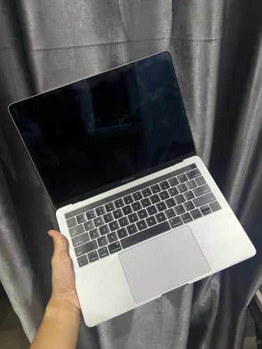 MacBook Pro 13-Inch នៅស្អាតទិញមកប្រើបាន 5 6 ដង