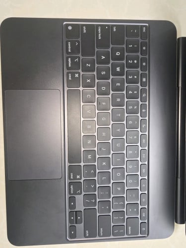 magic keyboard 13 inch iPad pro M4, M5