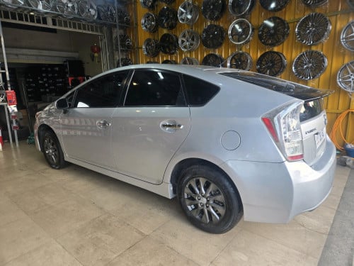 Prius សំរាប់ជួលជាថ្ងៃ អាទិត្យ ជាខែ