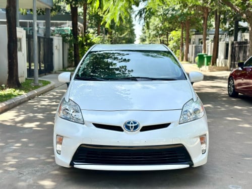 Prius 2013 ( Tax ) មេឡាន