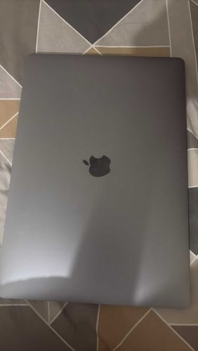 Resell MacBook Pro 15 អ៊ីញ ឆ្នាំ 2017 i7 Ram 16GB SSD 512GB Dm for price 📥