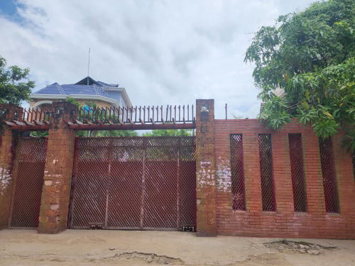 The Spacious Villa and Big Land for Sale in Urgent