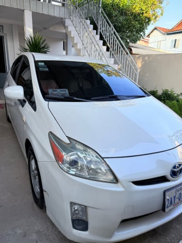 Toyota Prius 010 options 2 ក្នុងលឿង តម្លៃពិសេស15000$ ចចារ