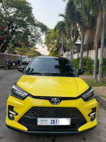 Toyota Raize លឿងដំបូលខ្មៅ 023 ឡានម្ចាស់ជិះផ្ទាល់ បិតស្កុតមួយជុំ ធានាស្អាតអត់បុកអត់ប៉ះ